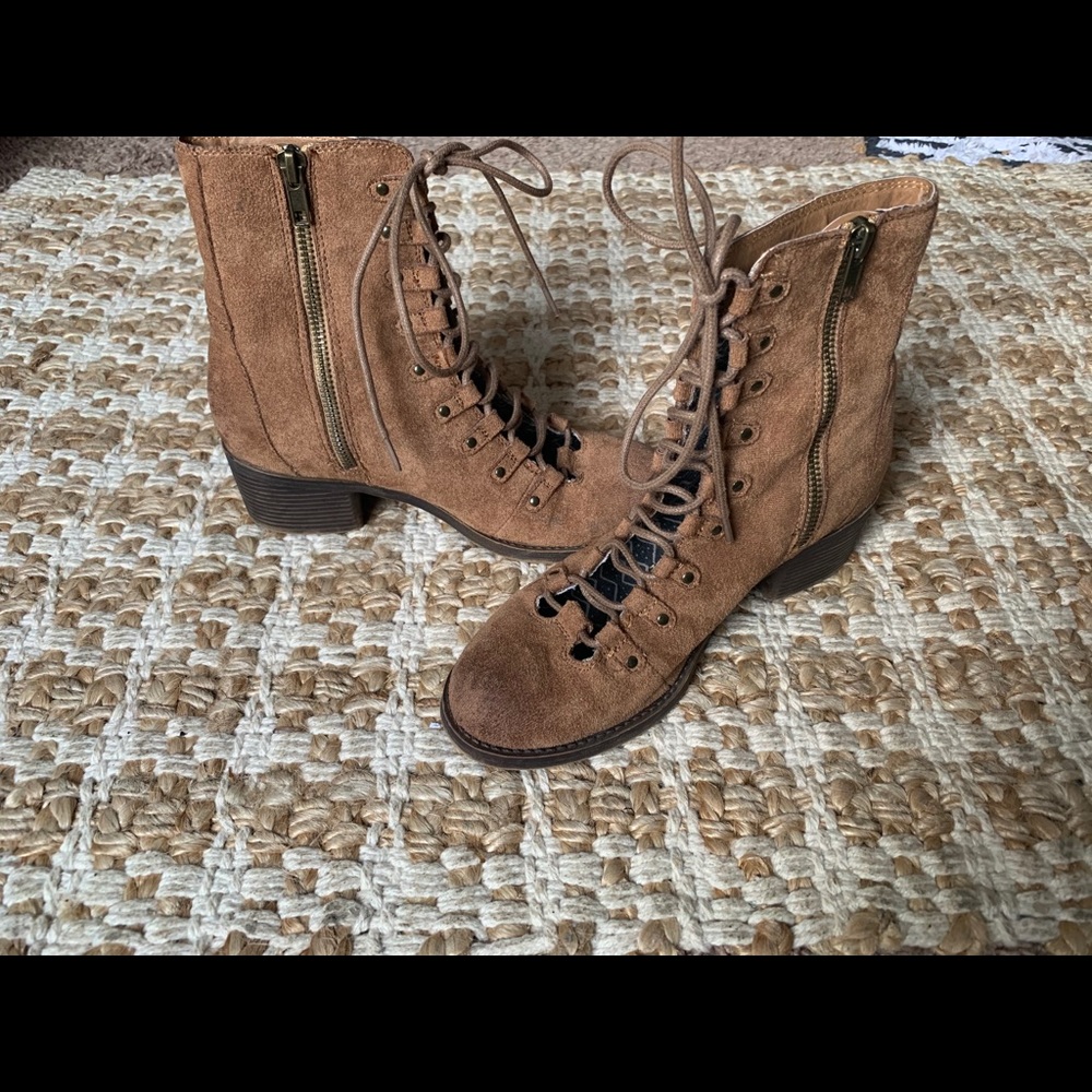 Billabong peekaboo lace up bootie
